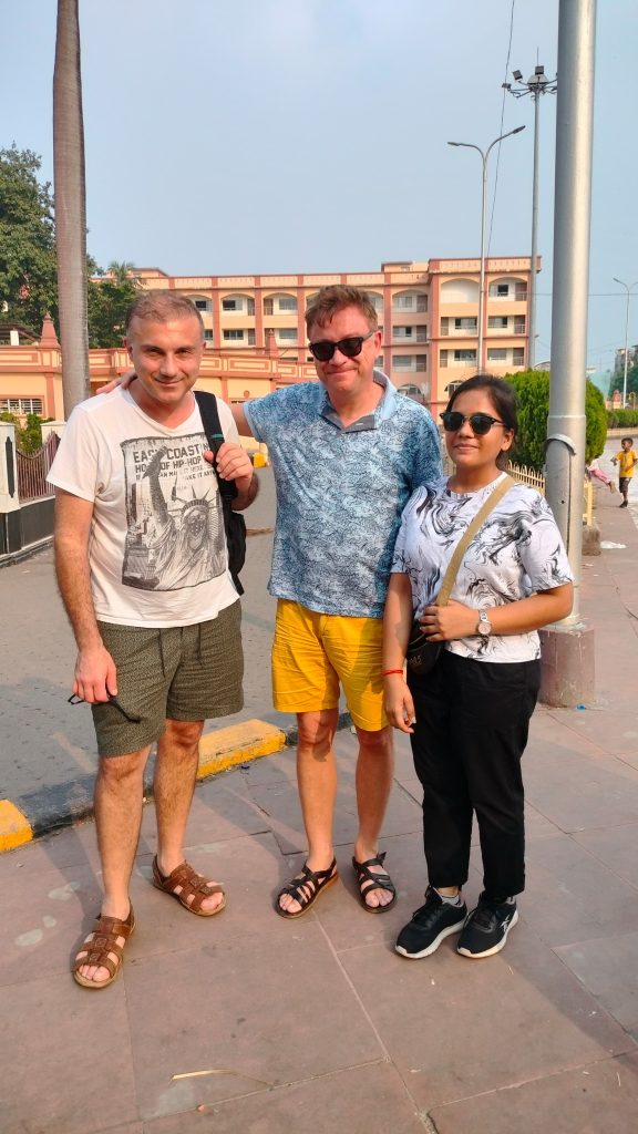 Female / Women / Ledies Tourist Guide In Kolkata